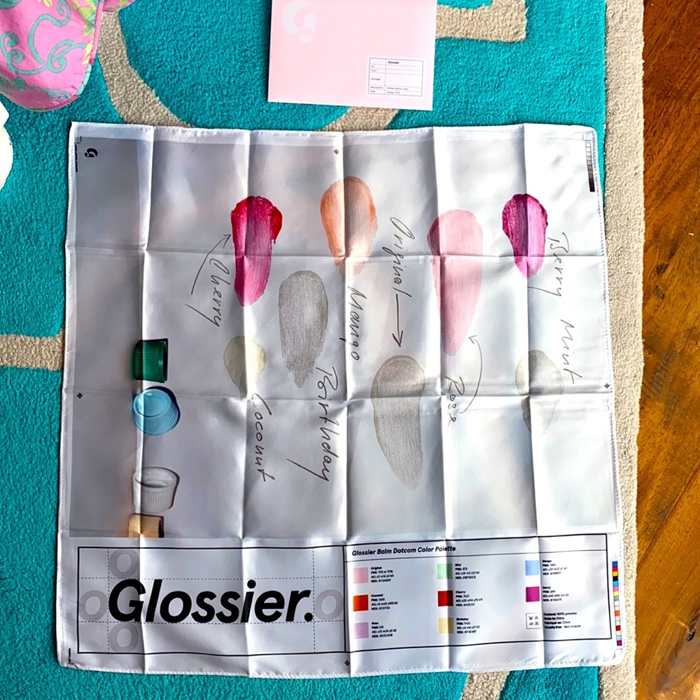 LIMITED EDITION Glossier Scarf holiday 2019